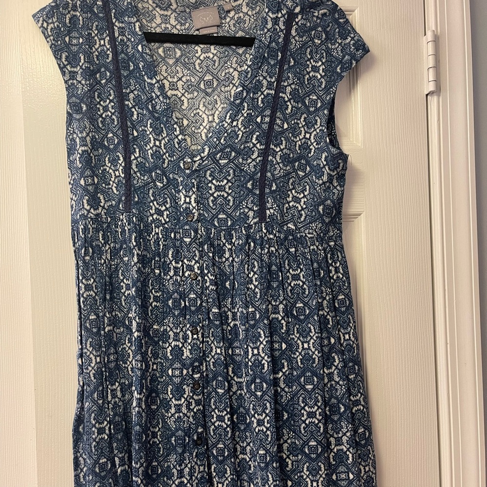 Anthropologie Navy Blue and White Patterned V-neck Flowy Sleeveless Mini Dress